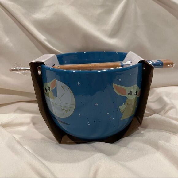 Disney Star Wars The Mandalorian The Child Baby Yoda Ramen Bowl with Chopsticks - Picture 7 of 9
